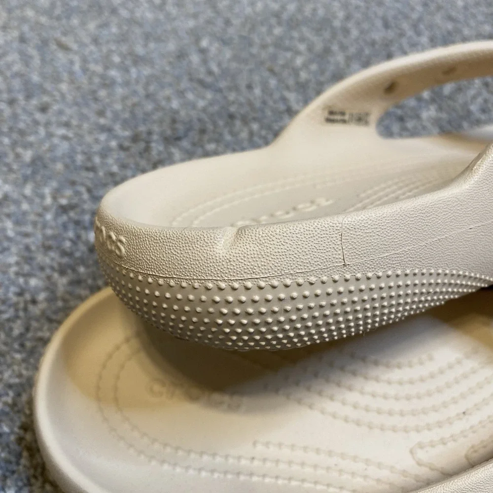 Crocs Thong Flip Flop Sandals M6 W8 Ivory Lightweight Comfort Slide Beach Casual